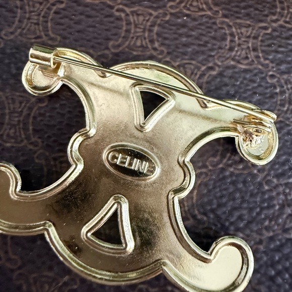 ✨ Crystal Logo-Style Brooch ✨ - Picture 5 of 5